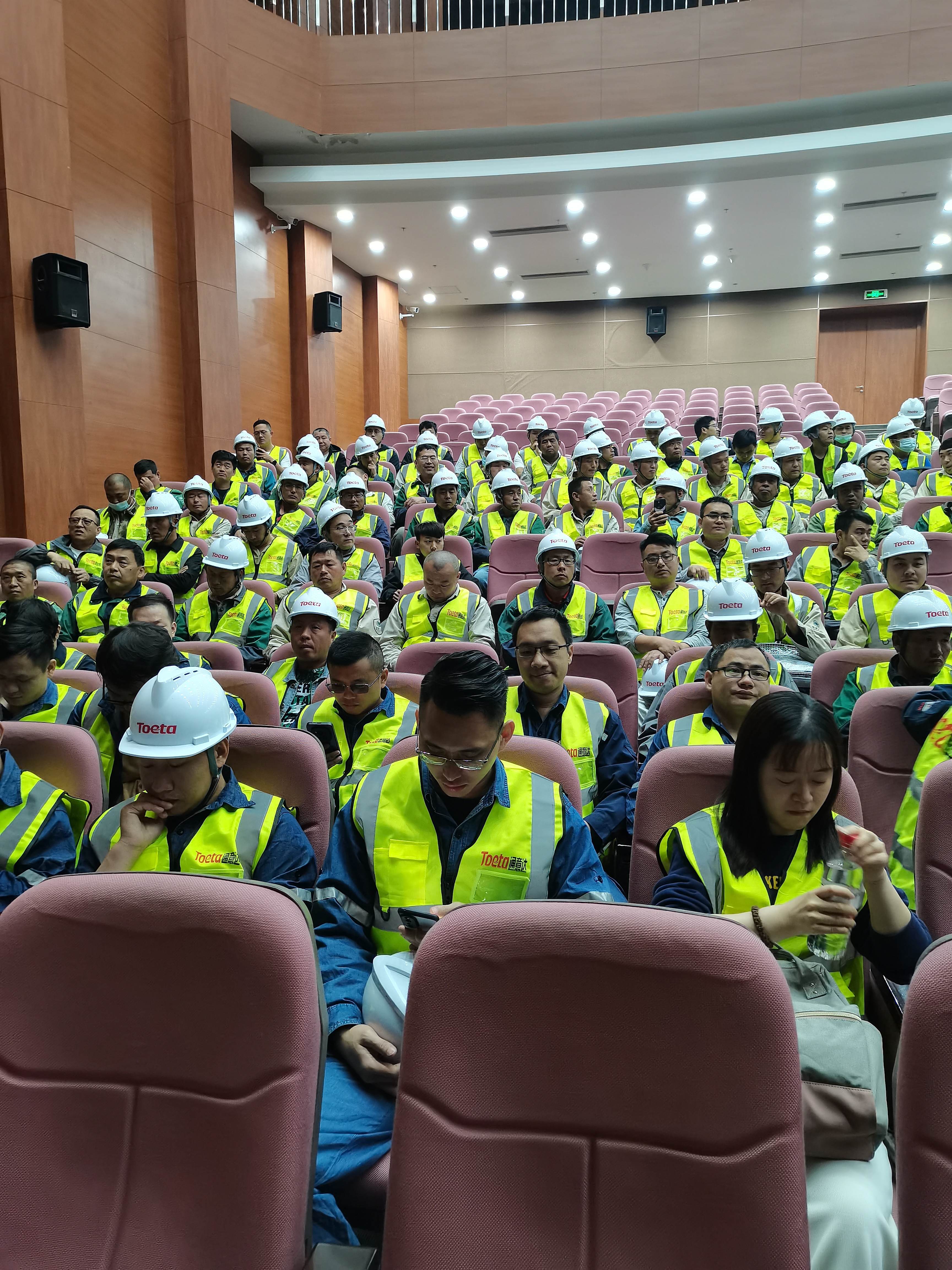 安全會(huì)議1_副本.jpg 安全會(huì)議1_副本.jpg